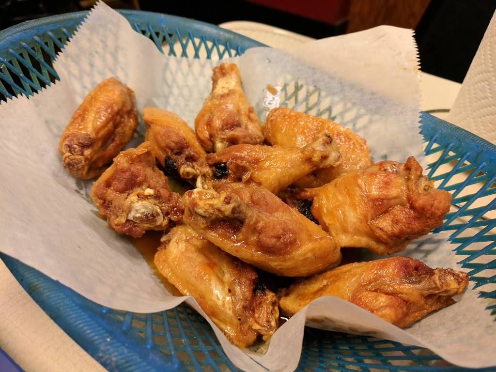 Charlies Pizza & Wings | restaurant | 4439 Gunn Hwy, Tampa, FL 33618, USA | 8139687800 OR +1 813-968-7800