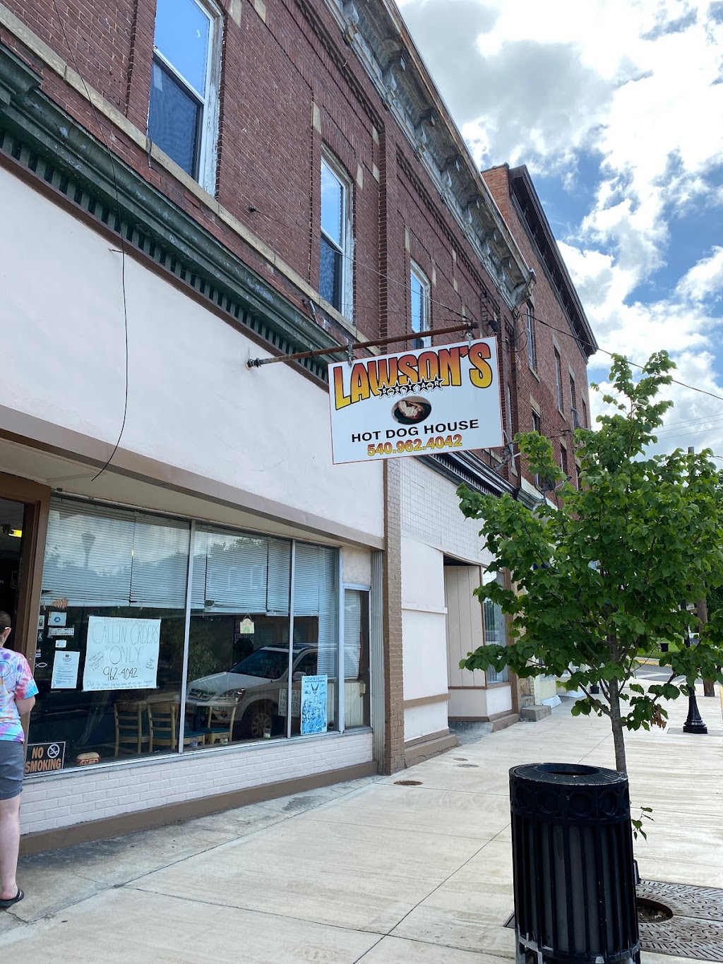 Hot Dog House | restaurant | 115 N Maple Ave, Covington, VA 24426, USA | 5409624042 OR +1 540-962-4042