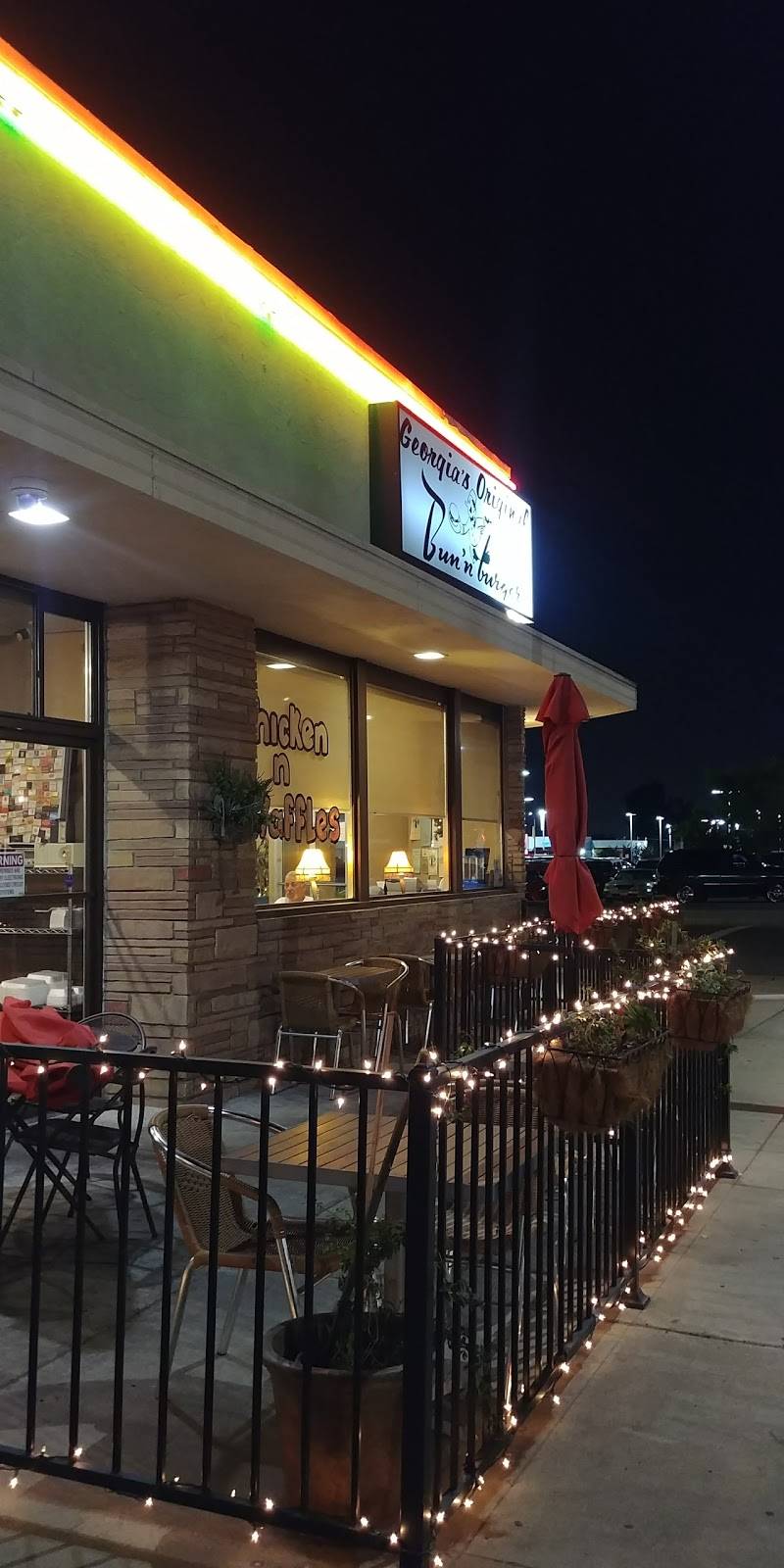 Georgias original Bun & Burger | restaurant | 180 E Rowland St, Covina, CA 91723, USA | 6269152016 OR +1 626-915-2016