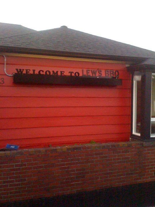 Lews BBQ | restaurant | 2703 Pacific Ave, Everett, WA 98201, USA | 4257606411 OR +1 425-760-6411