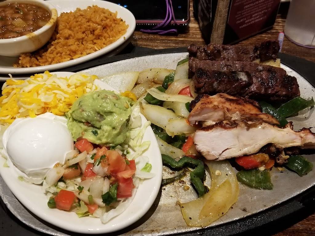 Uncle Julios Mexican | restaurant | 1831 Abriter Ct, Naperville, IL 60563, USA | 3314441300 OR +1 331-444-1300
