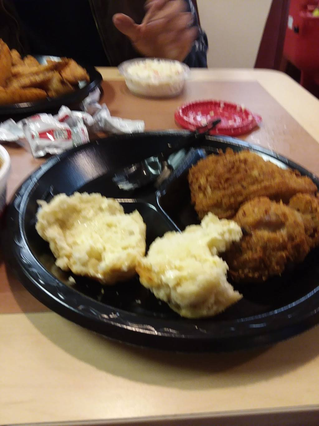 KFC | restaurant | 63 Center St, Auburn, ME 04210, USA | 2077820019 OR +1 207-782-0019