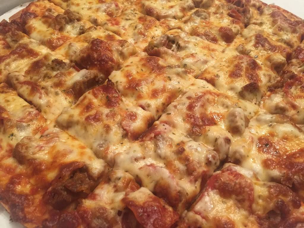 TOP HAT PIZZA | restaurant | 1509 15th St, Moline, IL 61265, USA | 3097979177 OR +1 309-797-9177