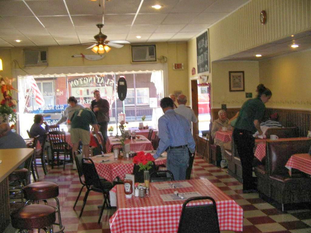 Slatington Diner | restaurant | 662 Main St, Slatington, PA 18080, USA | 6107674422 OR +1 610-767-4422