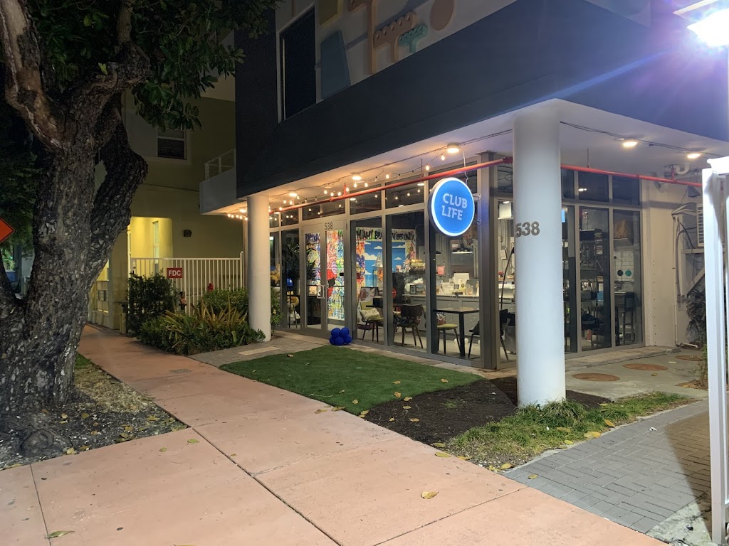 Club Life Chicken Waffles | cafe | 538 Meridian Ave, Miami Beach, FL 33139, USA | 3054560946 OR +1 305-456-0946