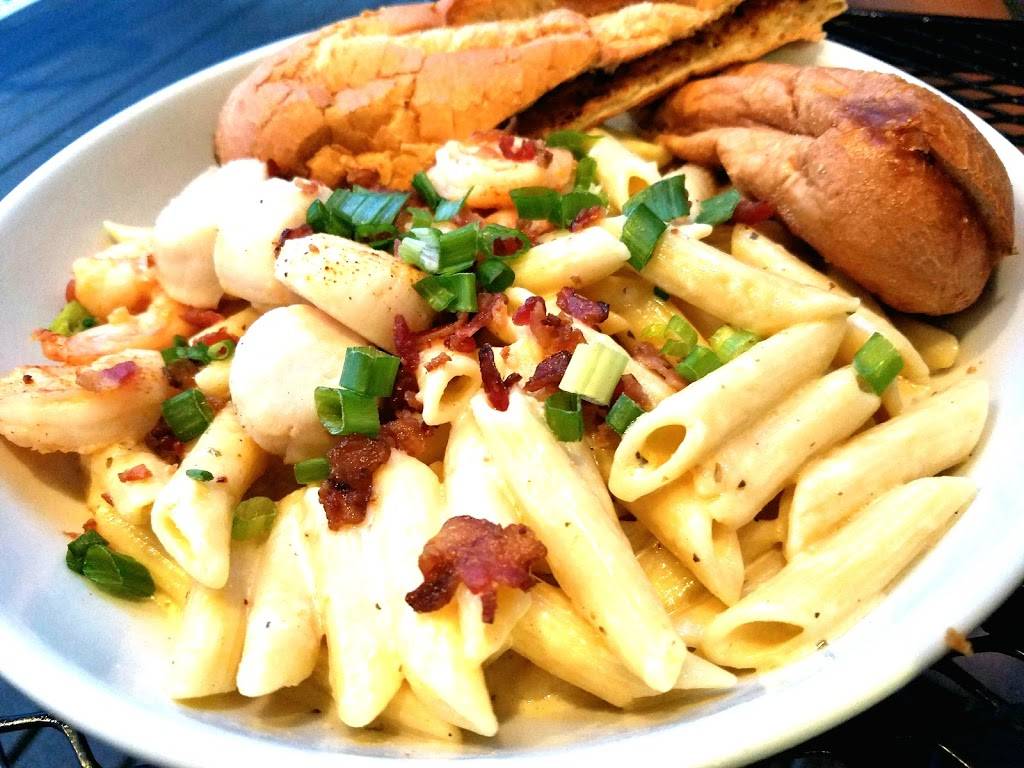 LightHouse Restaurant | restaurant | 11 Monroe Bay Ave, Colonial Beach, VA 22443, USA | 8042247580 OR +1 804-224-7580