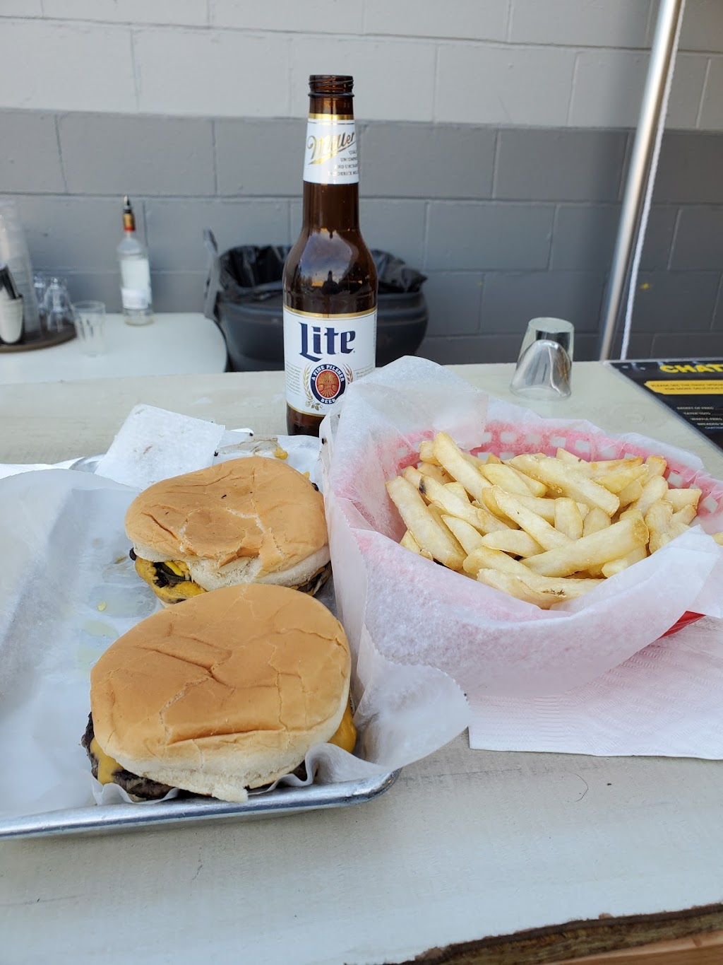 Chatters | restaurant | 7640 N Wayne Rd, Westland, MI 48185, USA | 7344223737 OR +1 734-422-3737