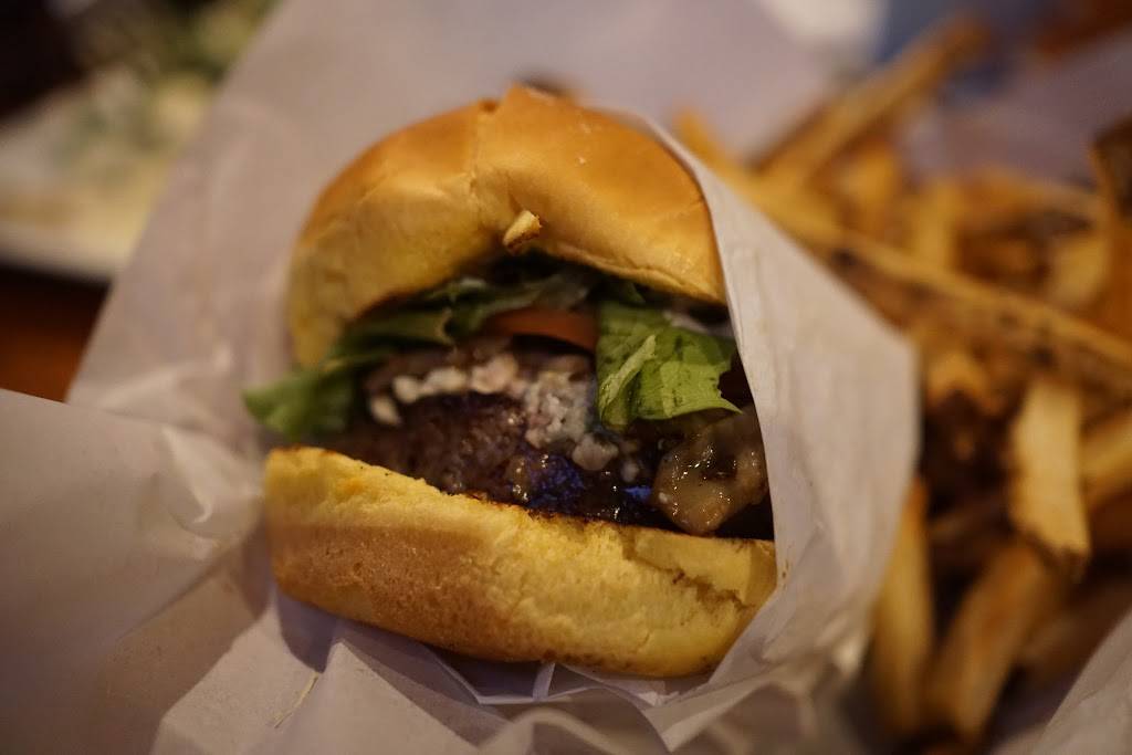 Lucky Beaver, Bar & Burger | restaurant | 31 US-50 #104, Stateline, NV 89449, USA | 7755807770 OR +1 775-580-7770