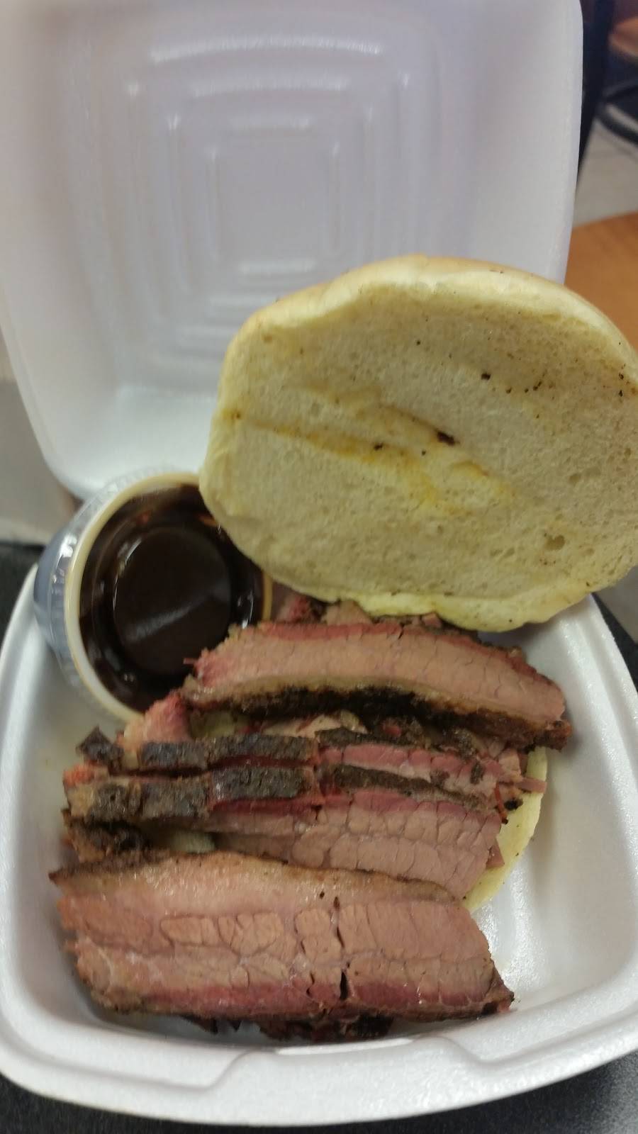 Lutzs BBQ | restaurant | 3505 Missouri Blvd, Jefferson City, MO 65109, USA | 5736364227 OR +1 573-636-4227