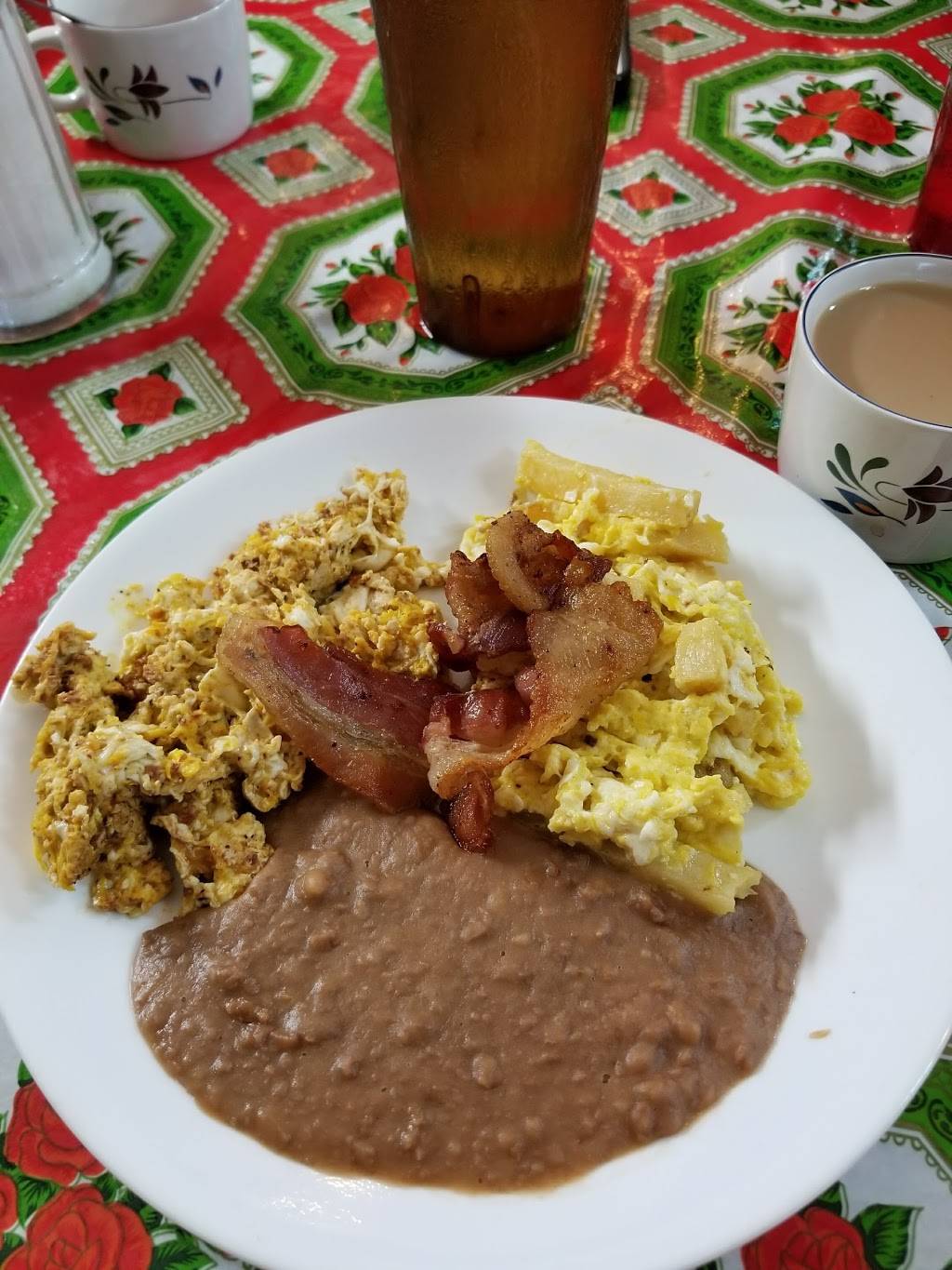 La Estacion Restaurant | restaurant | 2428 Ball St, Galveston, TX 77550, USA | 4097624262 OR +1 409-762-4262