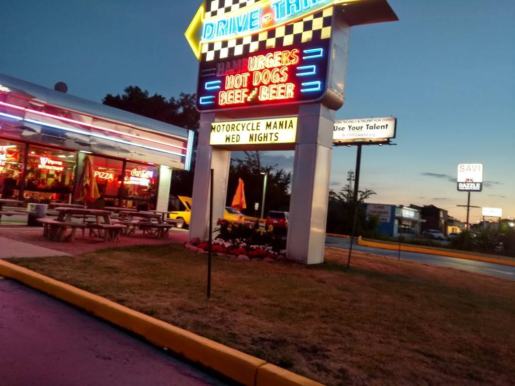 Strats | restaurant | 231 North Ave, Villa Park, IL 60181, USA | 6308320435 OR +1 630-832-0435