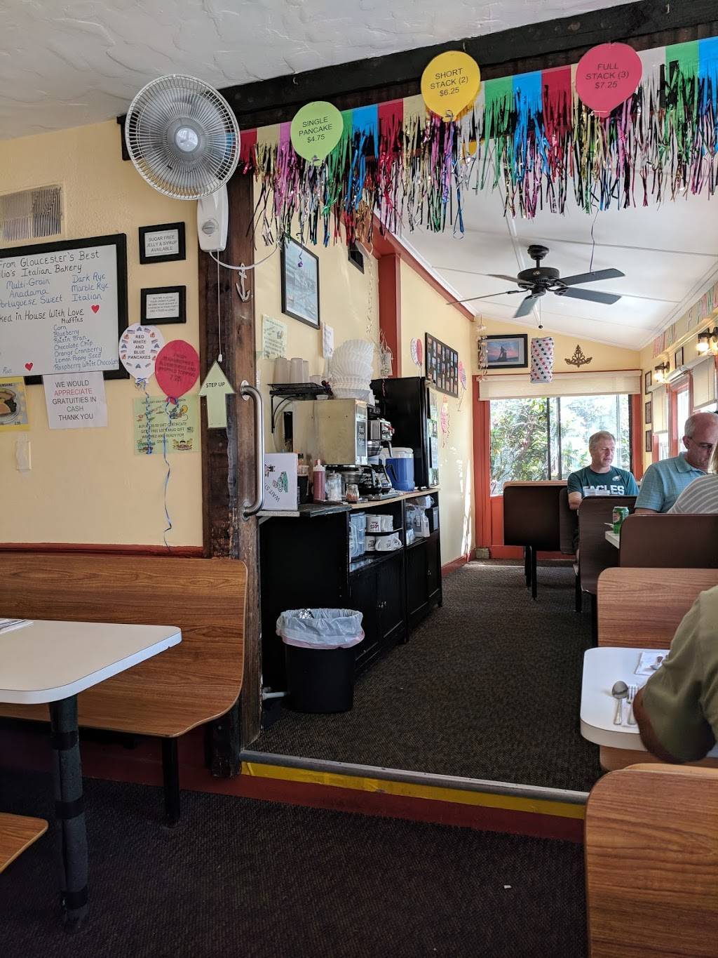 Lees | meal takeaway | 2 E Main St, Gloucester, MA 01930, USA | 9782813873 OR +1 978-281-3873