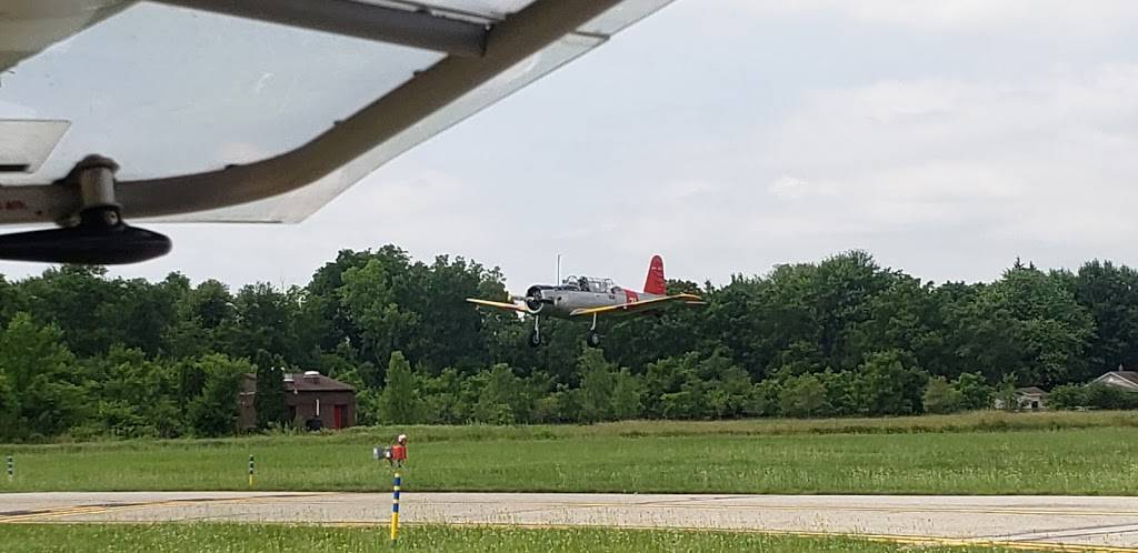 Joe-Lees crosswinds Cafe | restaurant | 208 Airport Dr, Owosso, MI 48867, USA | 9892774986 OR +1 989-277-4986