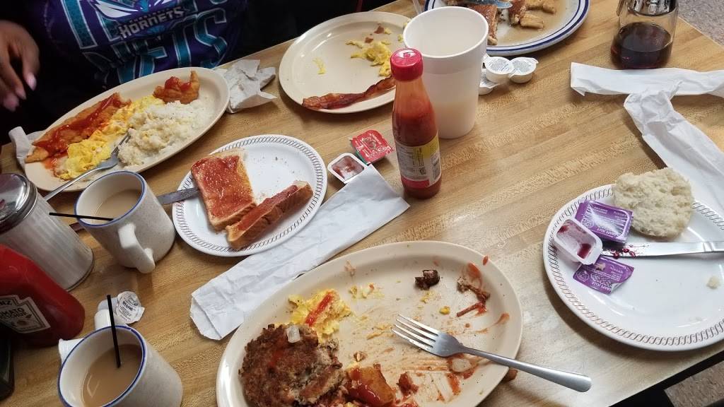 Chucks Grill | restaurant | 8001 Old Statesville Rd, Charlotte, NC 28269, USA | 7045971580 OR +1 704-597-1580