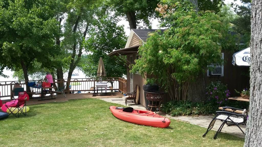 Fourth Lake Resort Bar & Grill | restaurant | 36670 N Corona Dr, Lake Villa, IL 60046, USA | 8473563007 OR +1 847-356-3007