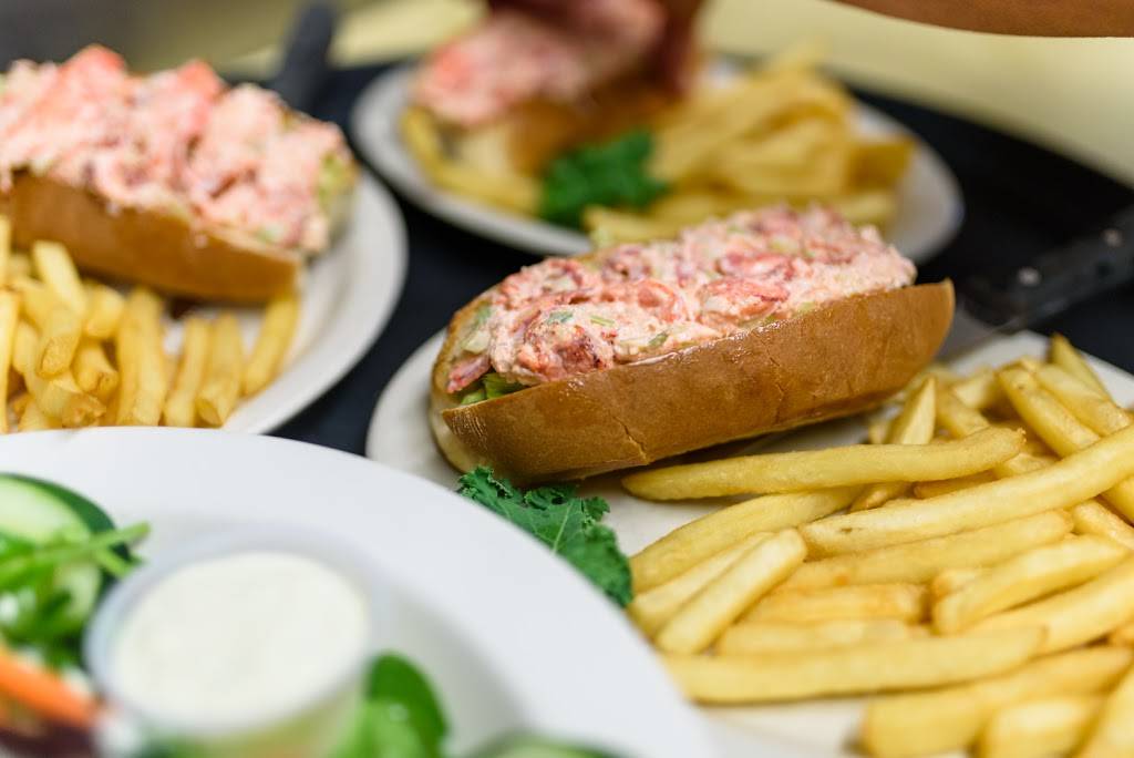 Crows Nest Restaurant | restaurant | 288 Arnolds Neck Dr, Warwick, RI 02886, USA | 4017326575 OR +1 401-732-6575