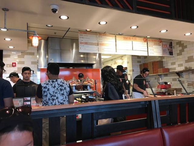 Blaze Pizza | meal takeaway | 5712 W Touhy Ave, Niles, IL 60714, USA | 8472649262 OR +1 847-264-9262