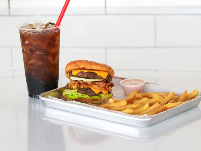 Scottsdale Burger Bar | restaurant | 23535 N Scottsdale Rd, Scottsdale, AZ 85255, USA | 4808671968 OR +1 480-867-1968