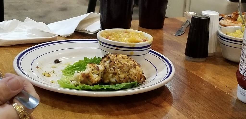 Blue Hen Crossroads | restaurant | 18541 S Main St, Bridgeville, DE 19933, USA | 3029566423 OR +1 302-956-6423