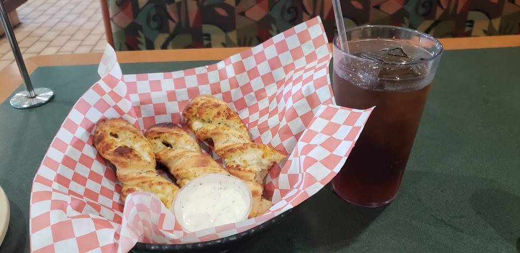 Round Table Pizza | meal delivery | 5250 Faculty Ave, Lakewood, CA 90712, USA | 5624081914 OR +1 562-408-1914