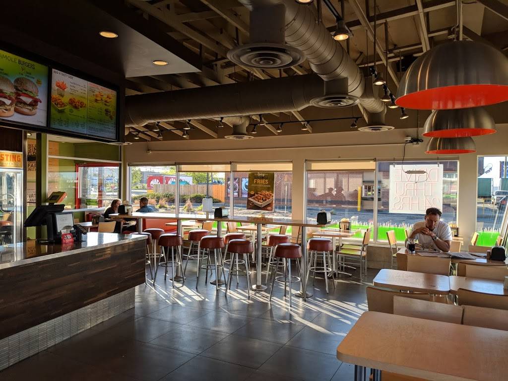 A&W Canada | restaurant | 3228 Hawthorne Rd, Ottawa, ON K1G 3W9, Canada | 6137308241 OR +1 613-730-8241