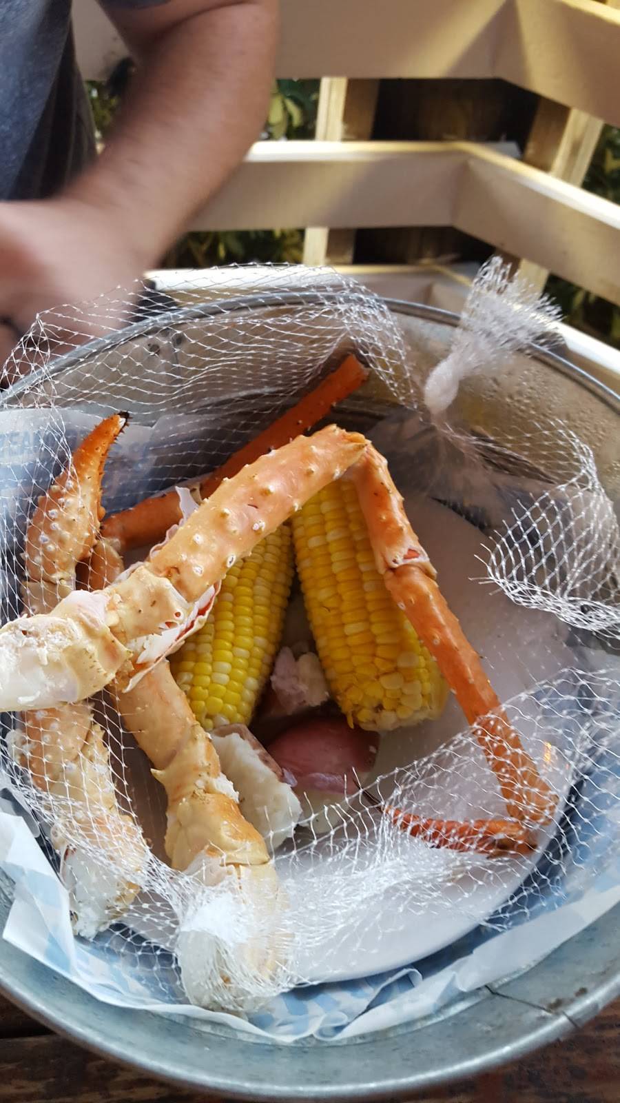 Joes Crab Shack | restaurant | 10 Blake Blvd, Kissimmee, FL 34747, USA | 3219396880 OR +1 321-939-6880