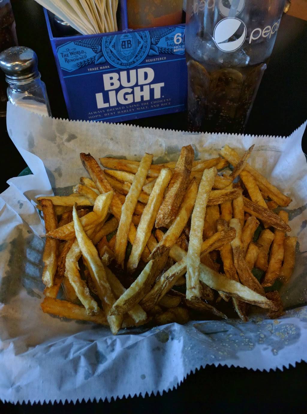 Izzys Bbq Lounge & Grille | restaurant | 1506 N 3rd St, Superior, WI 54880, USA | 7153923337 OR +1 715-392-3337