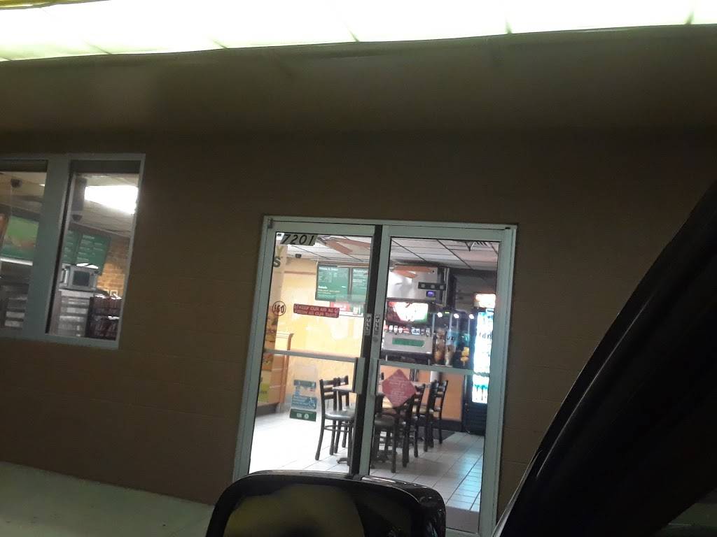 Subway | meal takeaway | 7201 S Broadway, Haysville, KS 67060, USA | 3165227669 OR +1 316-522-7669