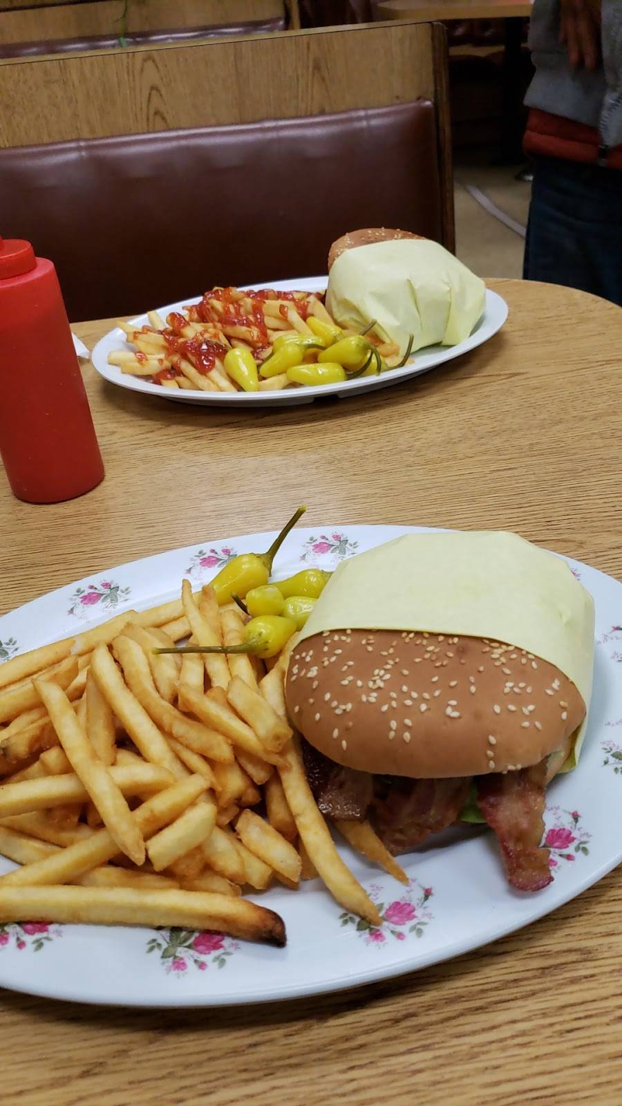 El Pueblo Burger | restaurant | 16025 Gale Ave, City of Industry, CA 91745, USA | 6263693911 OR +1 626-369-3911