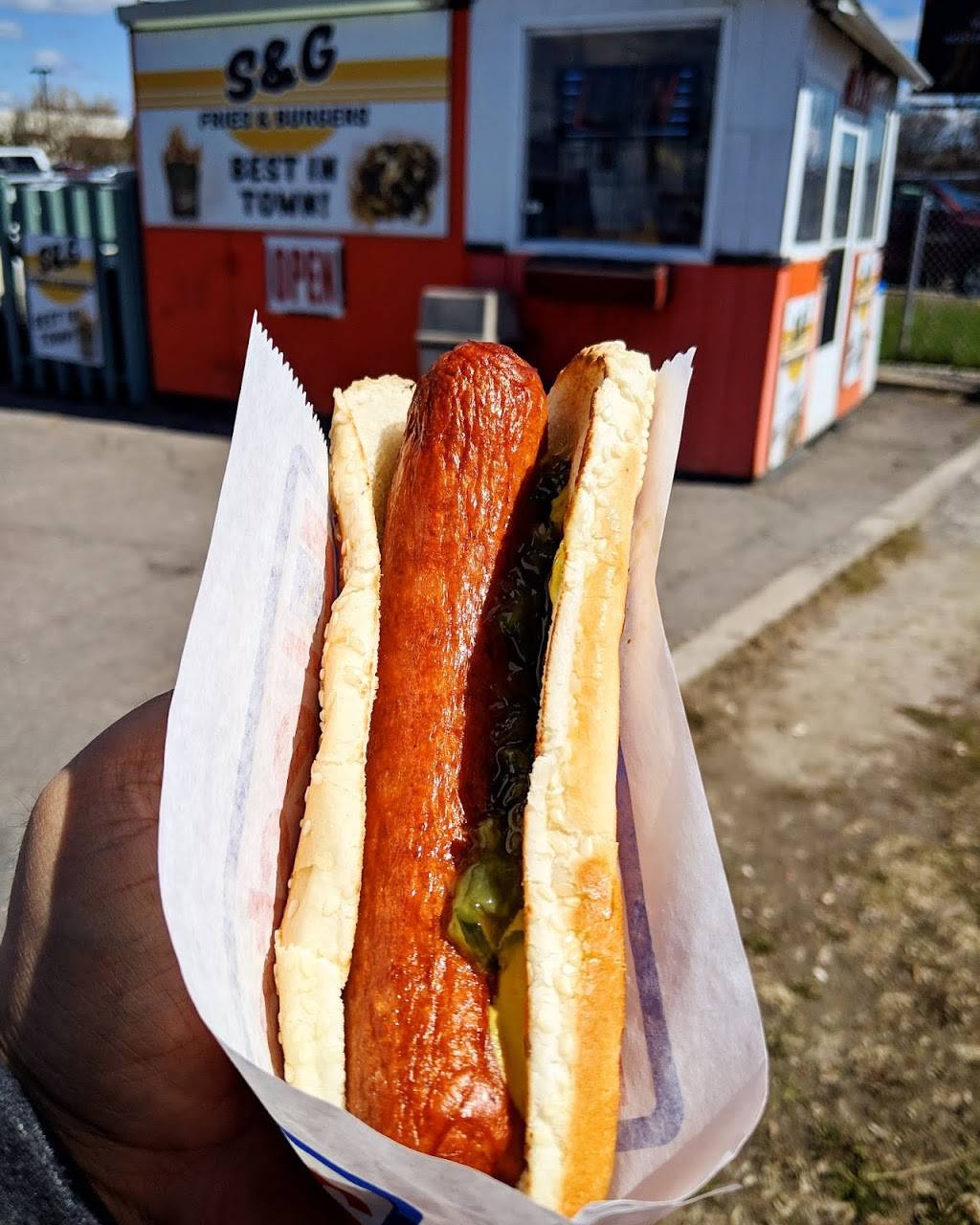 S&G Fries and Burgers | restaurant | 1845 Carling Ave, Ottawa, ON K2A 1C9, Canada | 3438821588 OR +1 343-882-1588