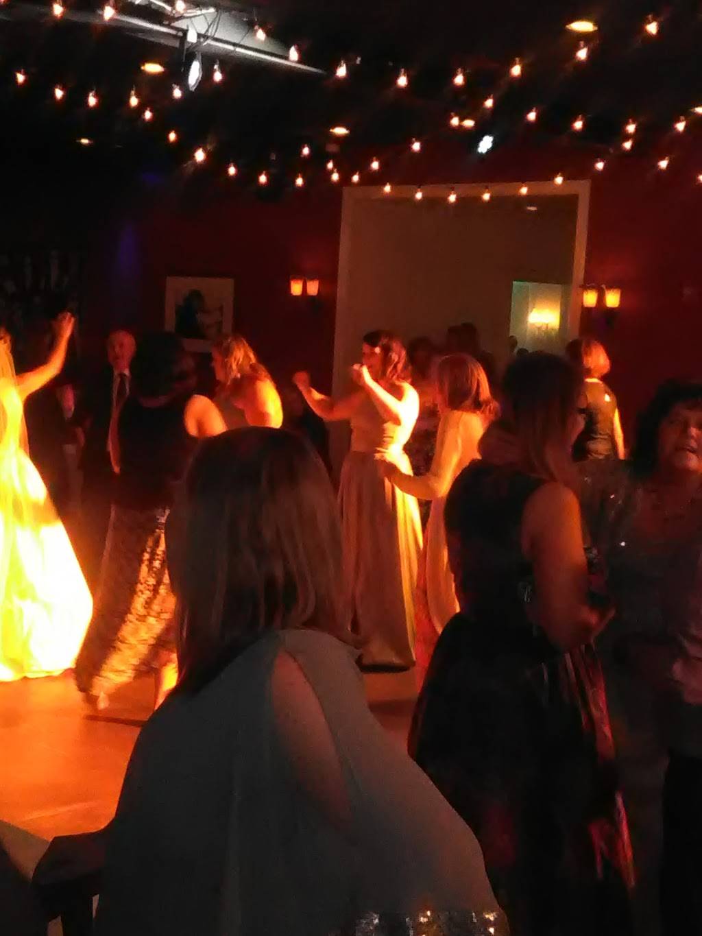 Vosh | night club | 1414 Riverside Dr, Lakewood, OH 44107, USA | 2162213500 OR +1 216-221-3500