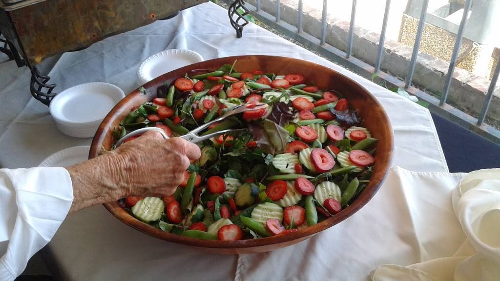 Smokeys BBQ | restaurant | 5300 E Lancaster Ave, Fort Worth, TX 76112, USA | 8174518222 OR +1 817-451-8222