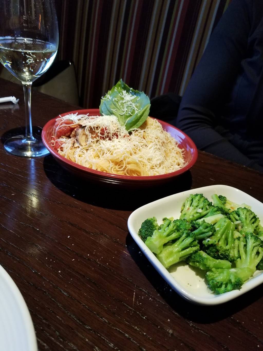 Carrabbas Italian Grill | restaurant | 11450 Midlothian Turnpike, Richmond, VA 23235, USA | 8047941771 OR +1 804-794-1771