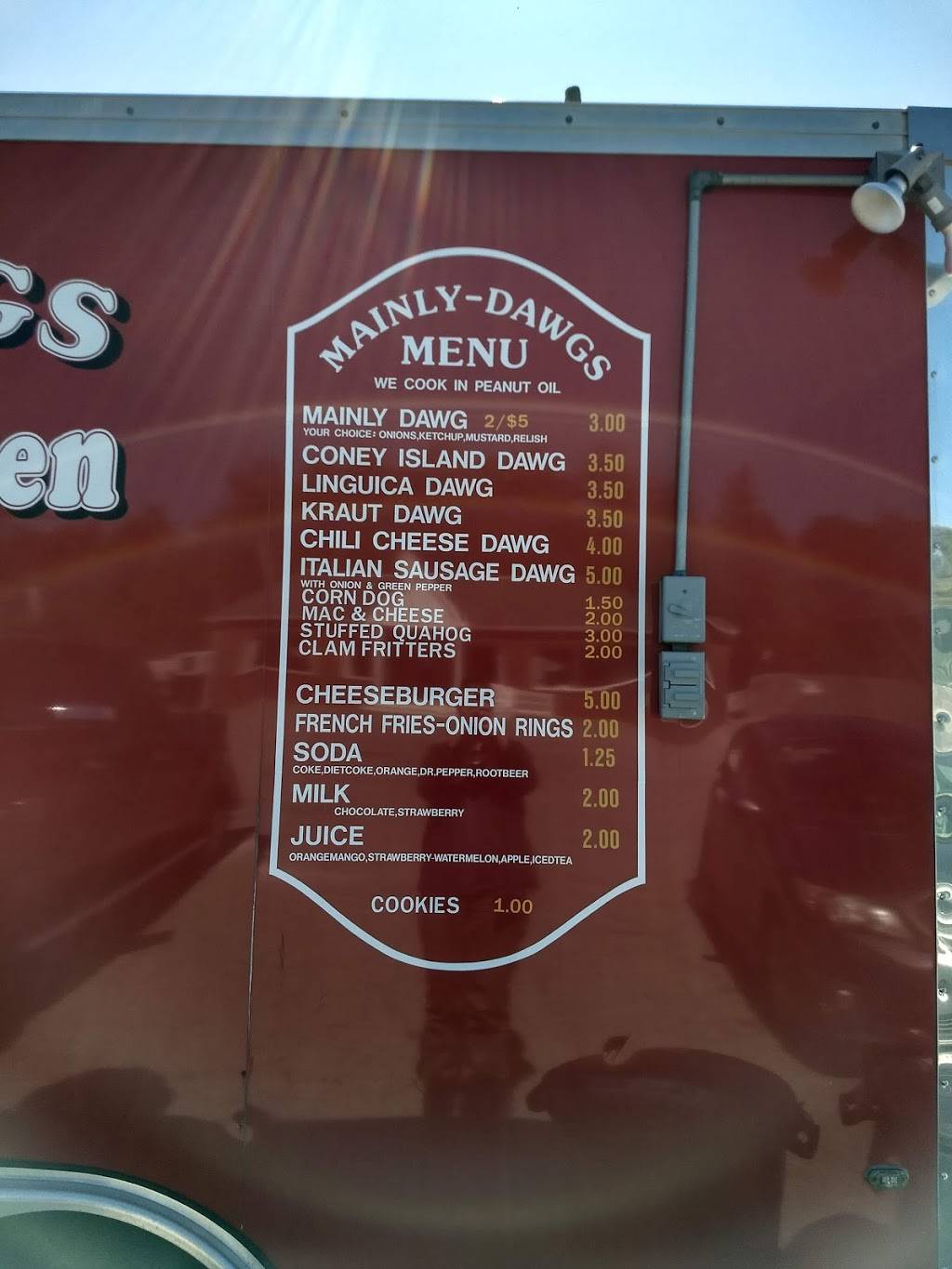 Mainly Dawgs | restaurant | 3090 Cranberry Hwy, Buzzards Bay, MA 02532, USA | 7747752629 OR +1 774-775-2629