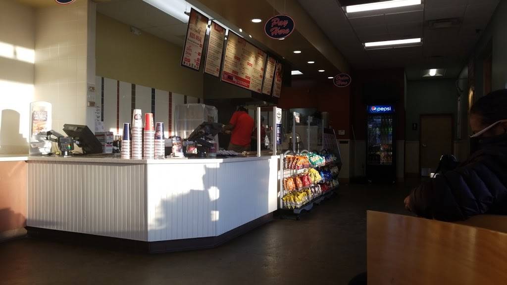 Jersey Mikes Subs | meal takeaway | 17655 West 12 Mile Road, Lathrup Village, MI 48076, USA | 2482813301 OR +1 248-281-3301