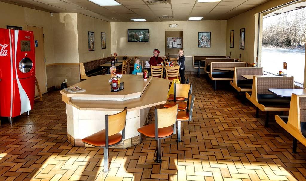 Dairy Queen Grill & Chill | restaurant | 10 Elm St, Eminence, KY 40019, USA | 5028454841 OR +1 502-845-4841