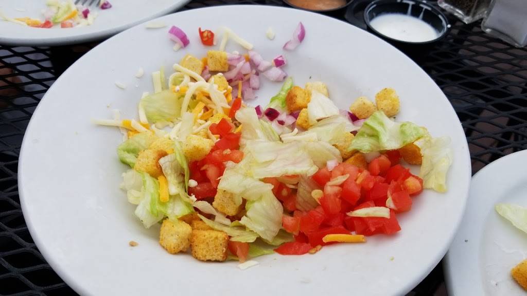 Willies Sports Cafe Hidden Valley | cafe | 19325 Schmarr Dr, Lawrenceburg, IN 47025, USA | 8125370512 OR +1 812-537-0512