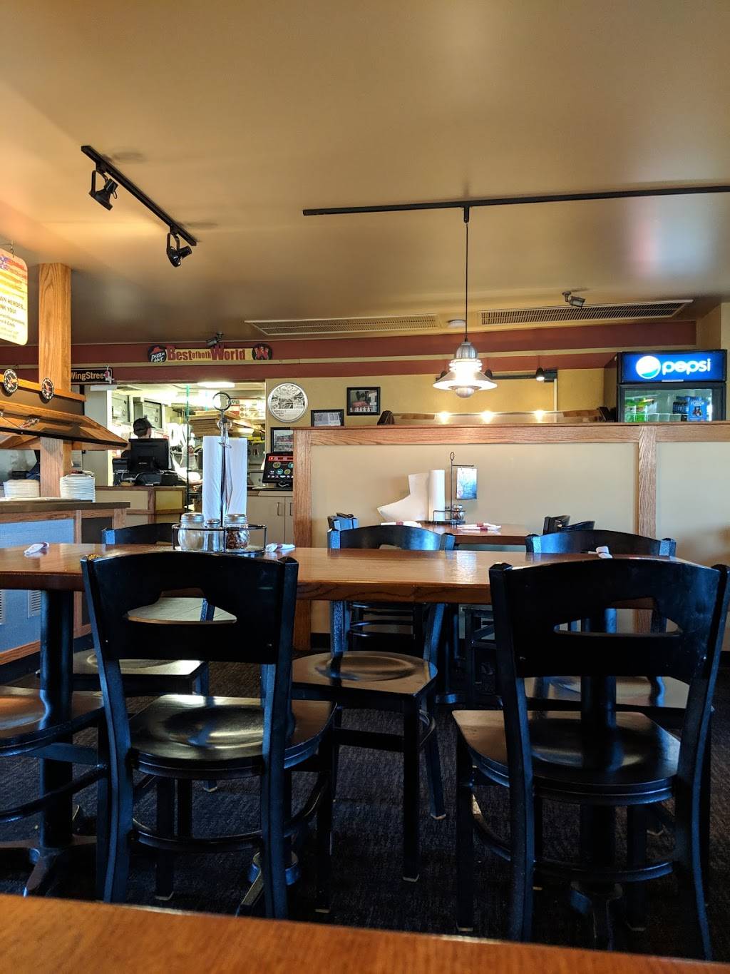 Pizza Hut | meal takeaway | 1501 Fairmont Ave, Fairmont, WV 26554, USA | 3043665566 OR +1 304-366-5566