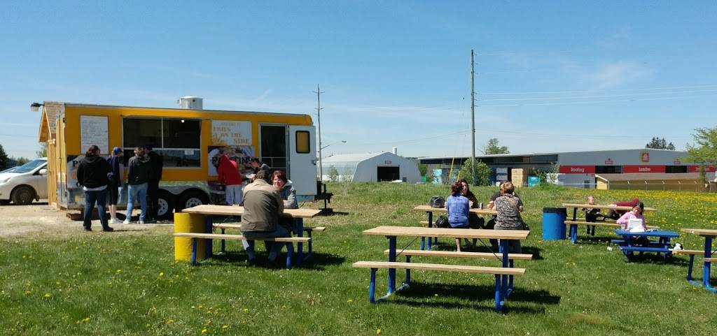 Fries on the Side | restaurant | 515 Main St N, Mount Forest, ON N0G 2L1, Canada | 5193135555 OR +1 519-313-5555