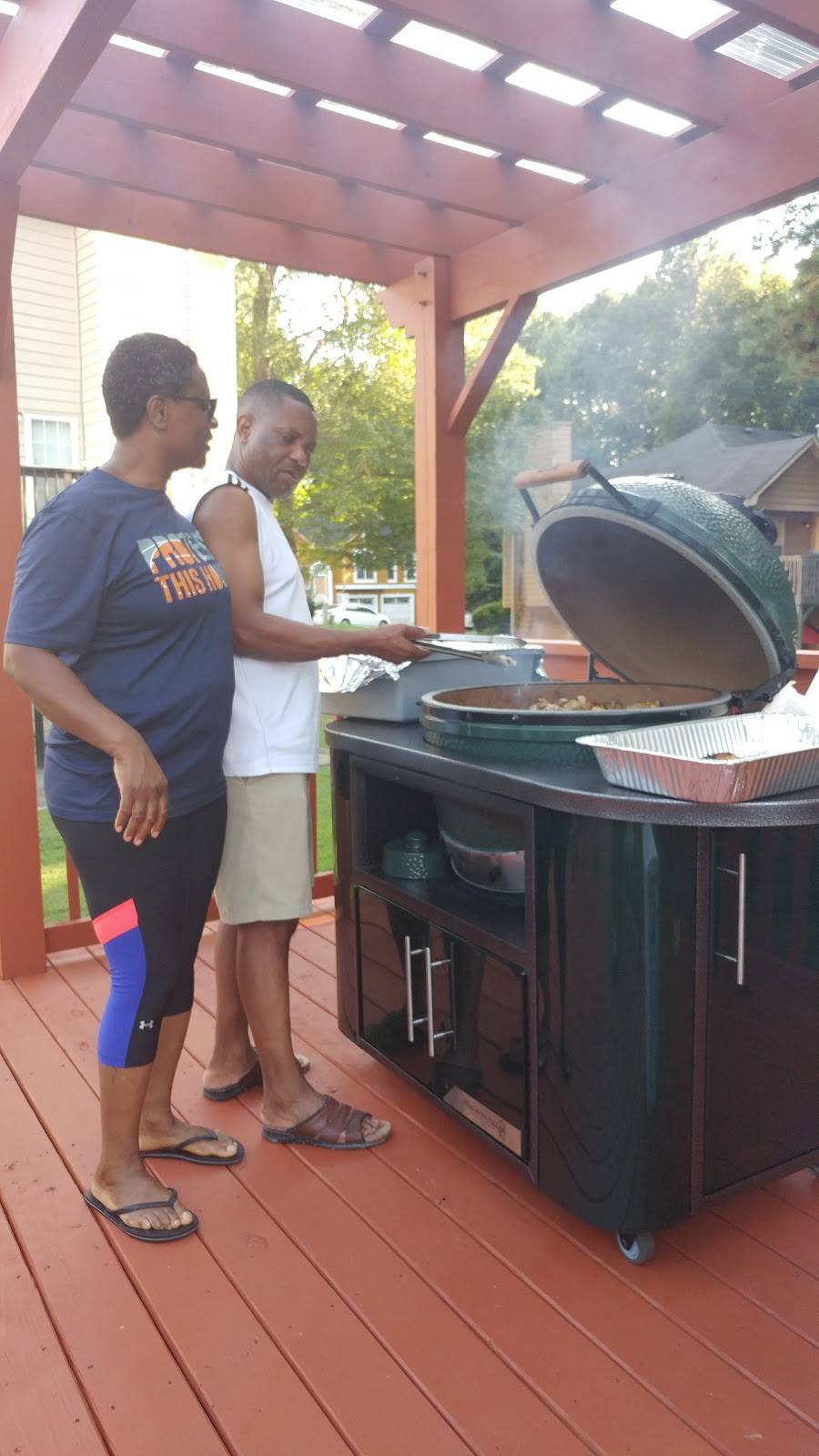 Blowing Smoke BBQ Grille & Seafood | restaurant | 2827 Candler Run, Marietta, GA 30064, USA | 4044317376 OR +1 404-431-7376