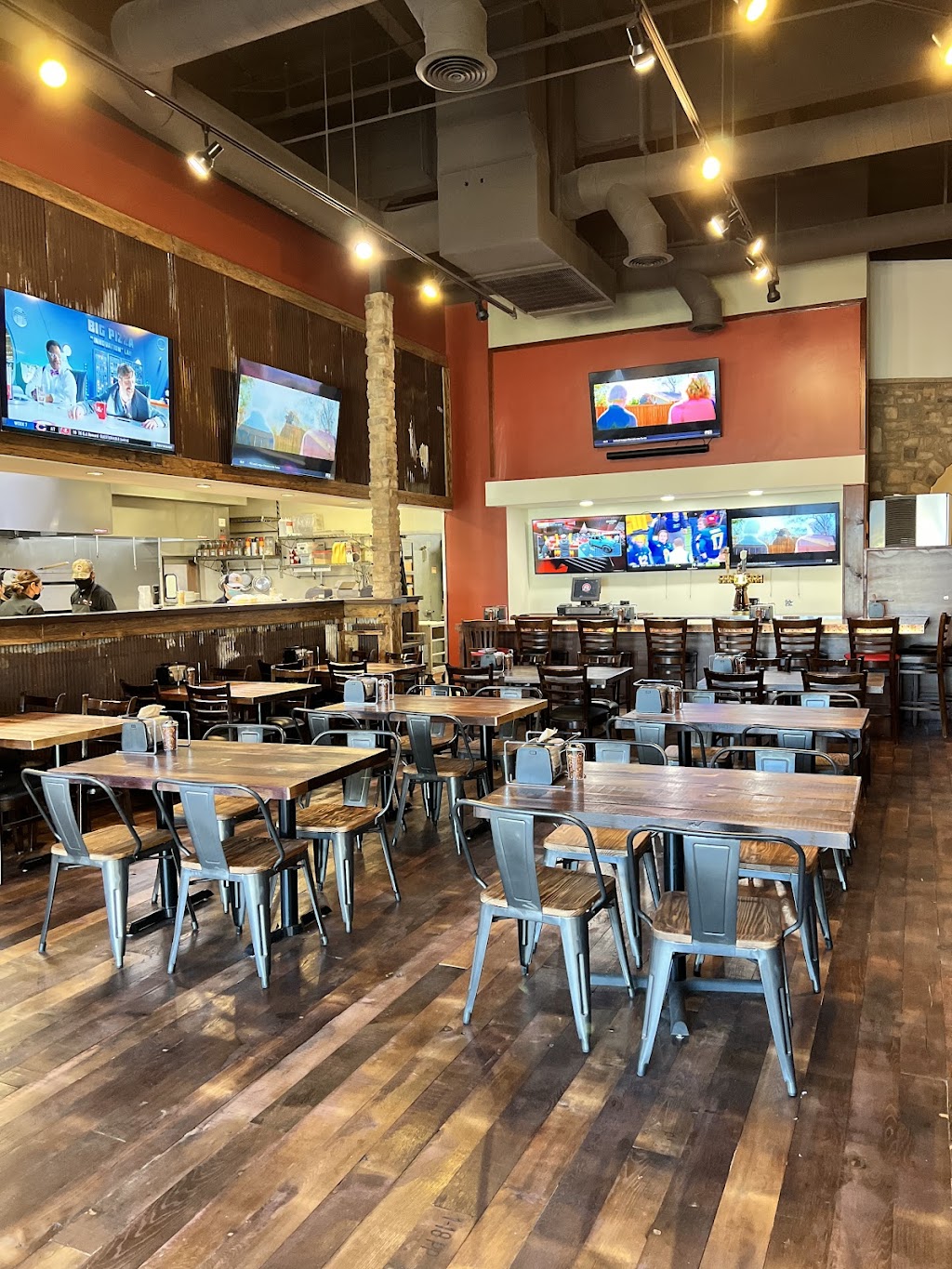 Me-n-Eds Pizzeria and Crafthouse | restaurant | 560 Betteravia Rd, Santa Maria, CA 93454, USA | 8053547214 OR +1 805-354-7214