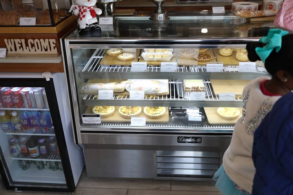 Le French Rooster | cafe | 2221 W Olive Ave, Burbank, CA 91506, USA | 8188597153 OR +1 818-859-7153