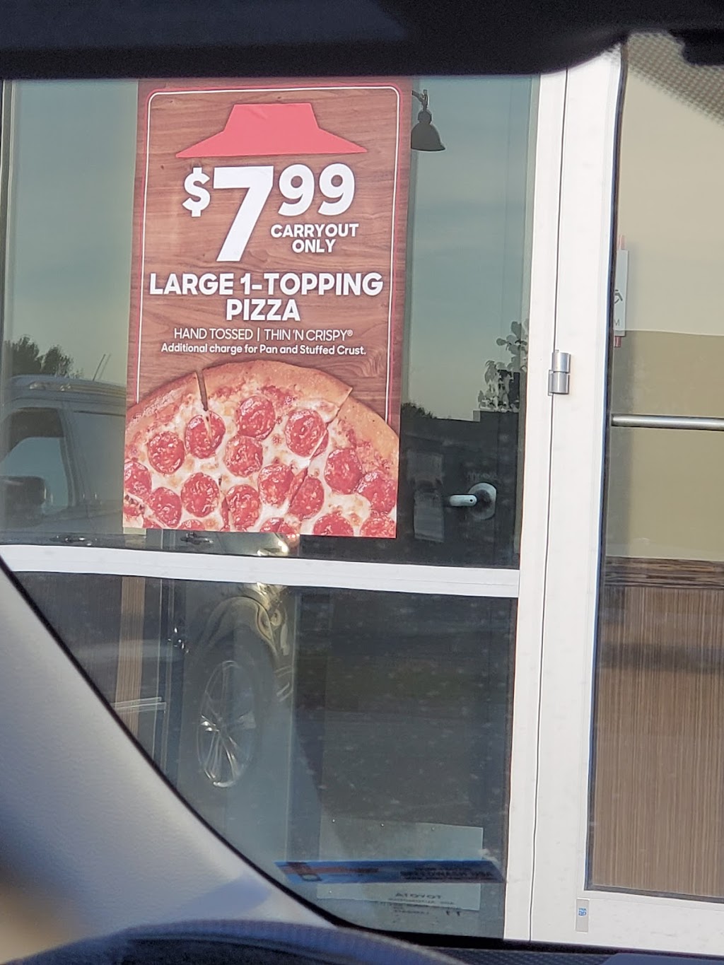 Pizza Hut | meal delivery | 3544 E 10th St, Jeffersonville, IN 47130, USA | 8122882044 OR +1 812-288-2044