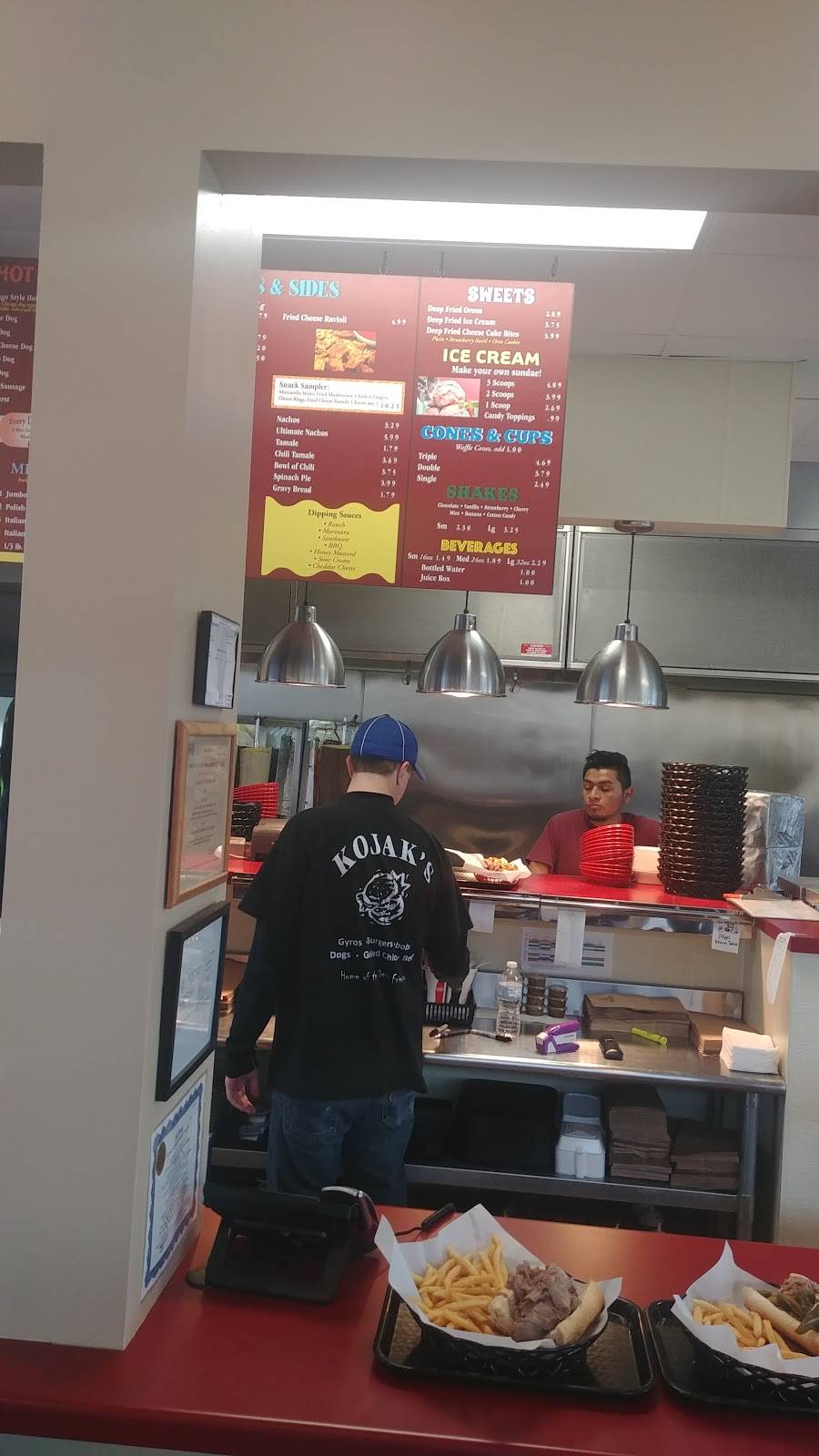 Tommys Red Hots | restaurant | 875 E Terra Cotta Ave, Crystal Lake, IL 60014, USA | 8158936537 OR +1 815-893-6537