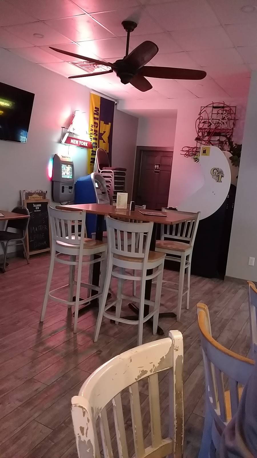 The Corner Bar & Grill | restaurant | 523 Delaware Ave, Kingston, NY 12401, USA | 8453382759 OR +1 845-338-2759