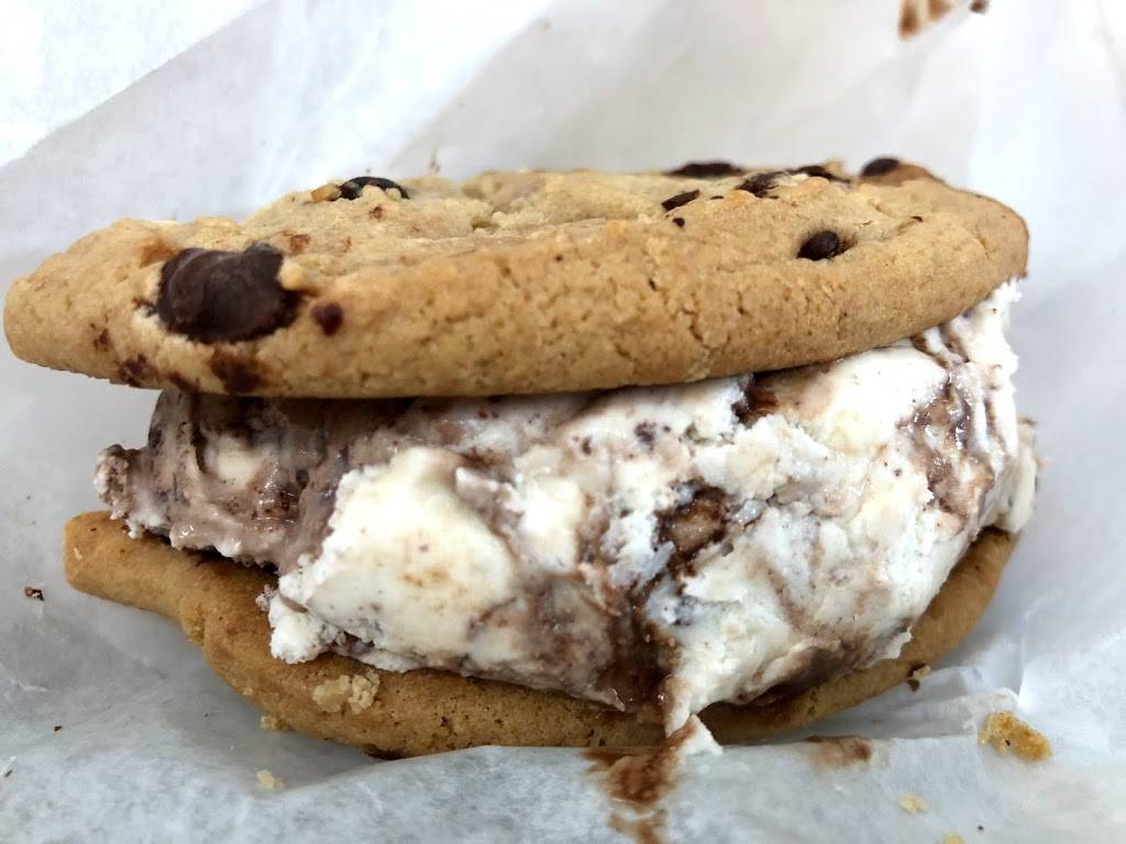 Häagen-Dazs® Ice Cream Shop | restaurant | 498 Red Apple Ct, Central Valley, NY 10917, USA | 8459282558 OR +1 845-928-2558