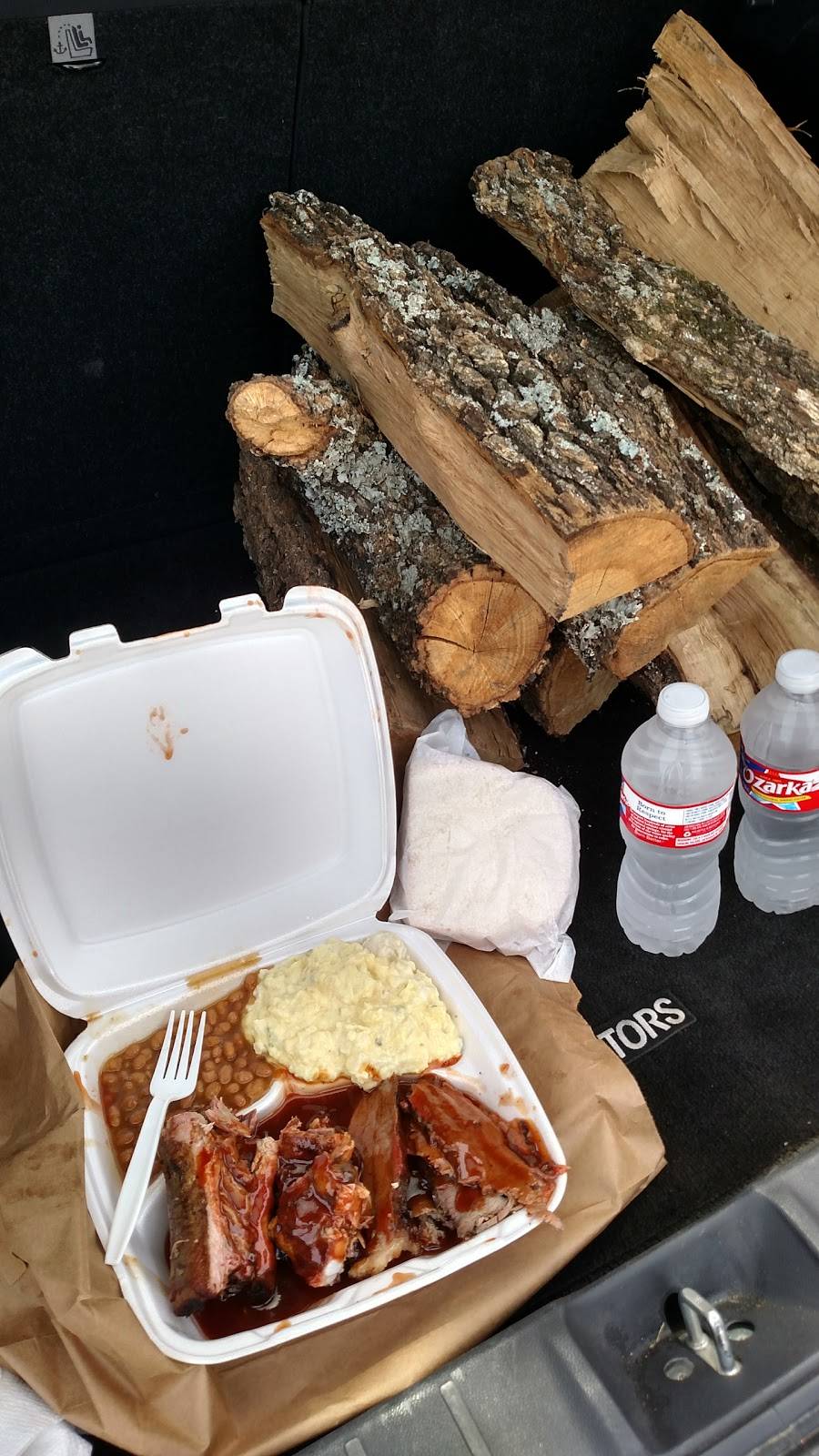 Meshacks Bar-B-Que | restaurant | 240 E Avenue B, Garland, TX 75040, USA | 2142274748 OR +1 214-227-4748