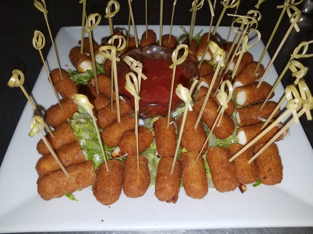 Adega Vel | restaurant | 181 Lexington Ave, Bridgeport, CT 06604, USA | 2035498125 OR +1 203-549-8125