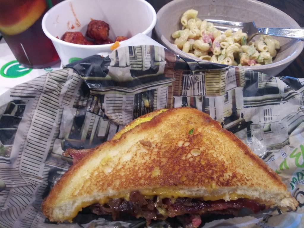 Wahlburgers | restaurant | G-4372 Miller Rd, Flint, MI 48507, USA | 8102657354 OR +1 810-265-7354