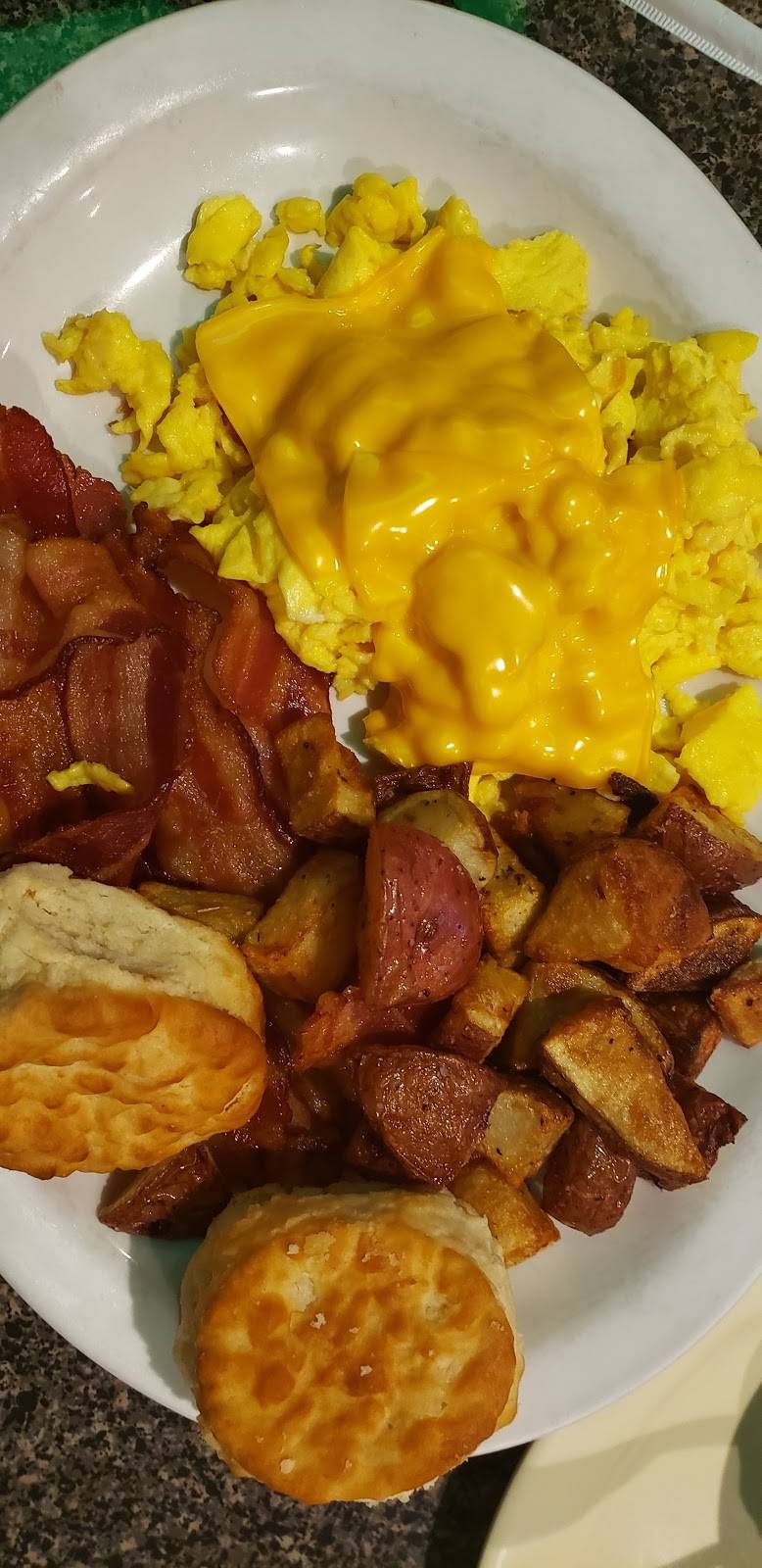 Winchells Restaurant & Bar | restaurant | 348 Southland Dr, Lexington, KY 40503, USA | 8592789424 OR +1 859-278-9424